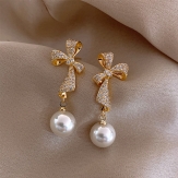 Pearl earrings with diamond bows